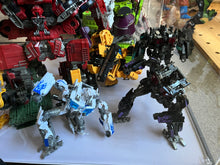 Load image into Gallery viewer, Kid toy transformer TW-1122
